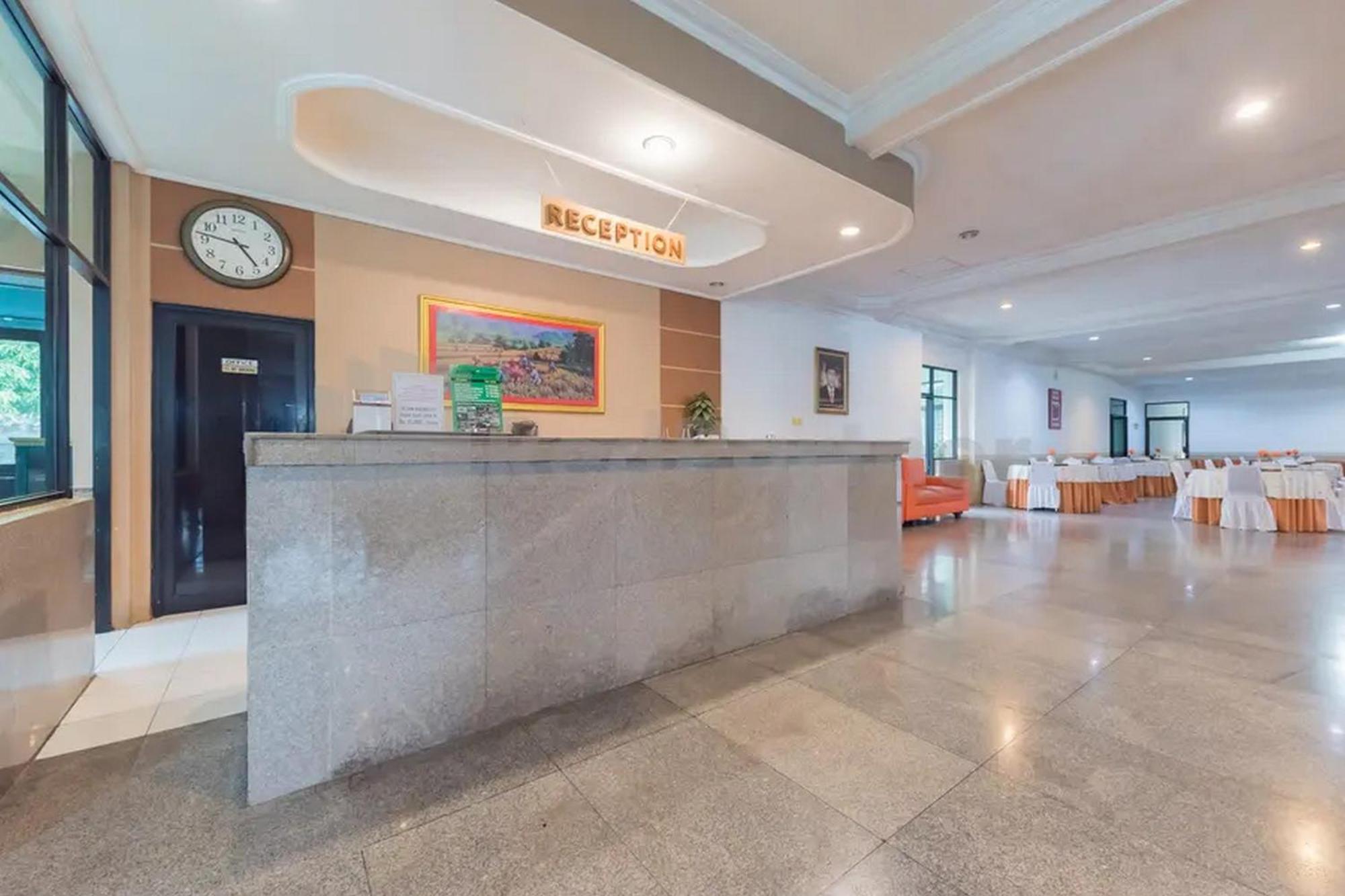 Hotel Ayong Linggarjati Kuningan Mitra Reddoorz Exterior foto