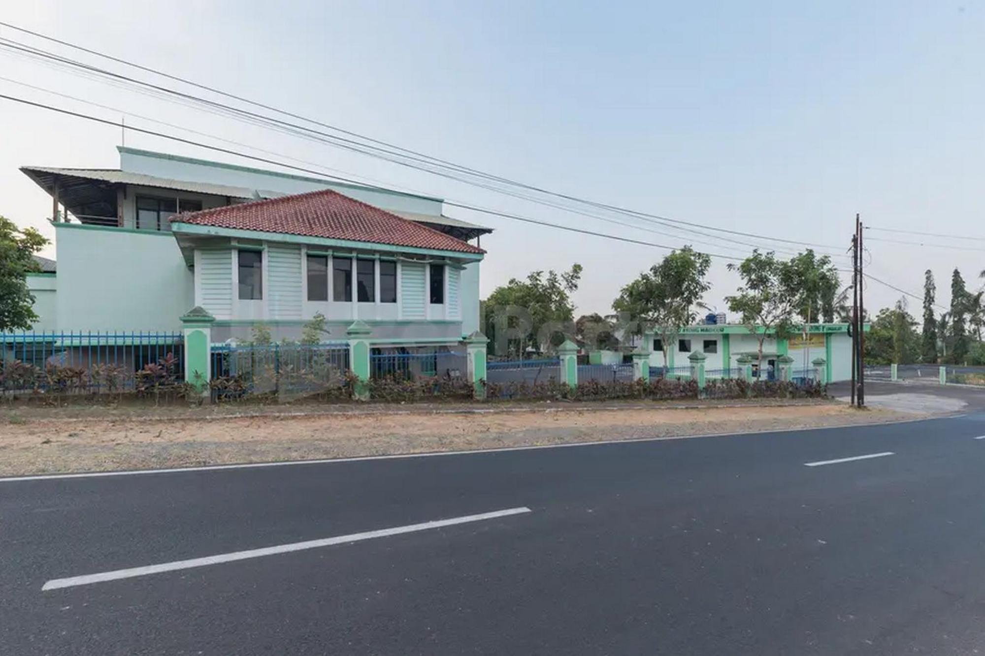 Hotel Ayong Linggarjati Kuningan Mitra Reddoorz Exterior foto