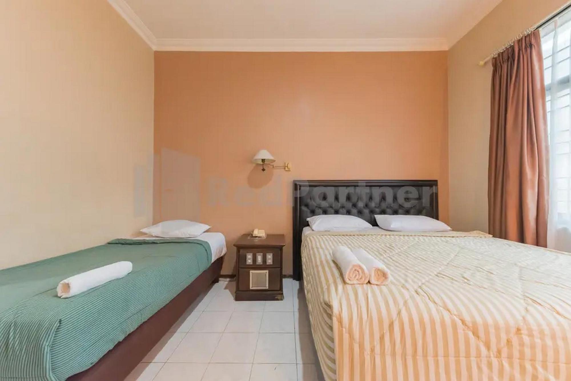 Hotel Ayong Linggarjati Kuningan Mitra Reddoorz Exterior foto
